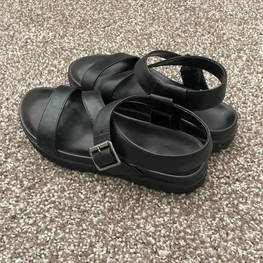 Universal Thread Sandals - Picture 5 of 5